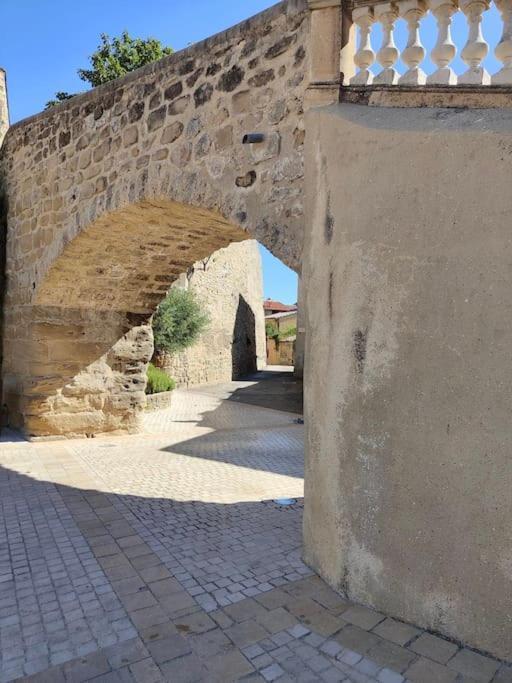 Charmant Meuble Dans Un Joli Village Circulaire Alixan Exterior foto