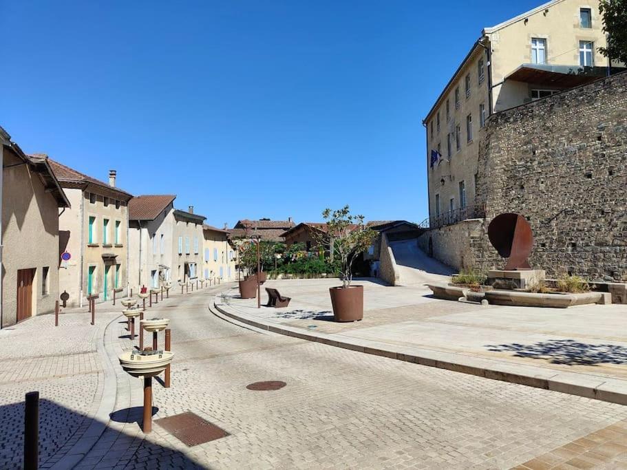 Charmant Meuble Dans Un Joli Village Circulaire Alixan Exterior foto